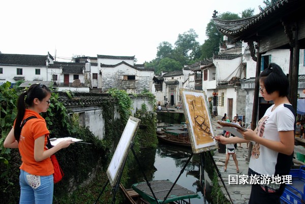 　　9月13日，座落在婺源縣秋口鎮(zhèn)李坑村“小橋、流水、人家”創(chuàng)作寫生基地的李坑章文灑店農(nóng)家樂。