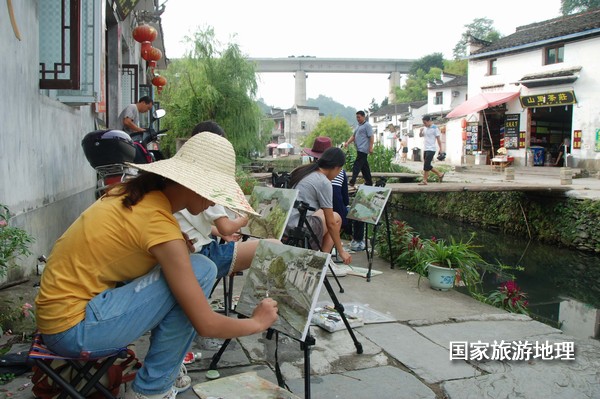 　　9月13日，座落在婺源縣秋口鎮(zhèn)李坑村“小橋、流水、人家”創(chuàng)作寫生基地的李坑章文灑店農(nóng)家樂。